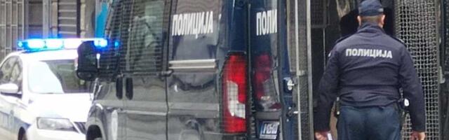 POLICIJA U STANU U NIŠU ZATEKLA UŽAS: Postavljao zamke sa lepkom i lovio ptice, a u stanu mu pronađena gomila kaveza!