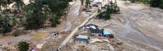 TRAGEDIJA NA RECI, POGINULI ŽENA I DETE, TRUDNICA JEDVA SPAŠENA! Vodena stihija nosi sve pred sobom, probijena brana, narod u panici beži iz kuća! (VIDEO)