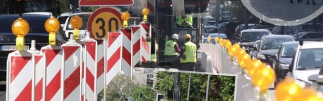"MALI METRO" POČEO DA PUŠTA KORENJE U CENTRU BEOGRADA! Pogledajte kako teku radovi na izgradnji tunela, zatvorena desna kolovozna traka na Bulevaru despota Stefana! (FOTO, VIDEO)