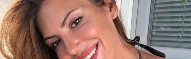 (FOTO 18+) Nije za maloletne! Bivša poslanica servirala telo kao na tacni - Skinula se do gole kože