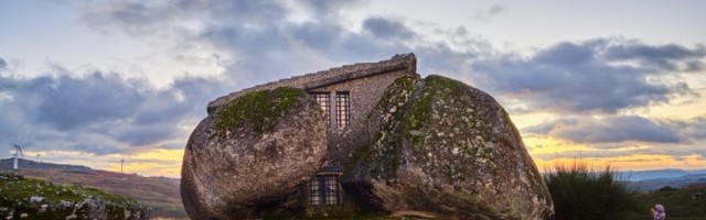 Neverovatna kuća kao da je od porodice Kremenko (FOTO)