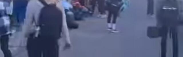 Studenti iz Beograda se okupljaju ispred zgrade FDU: Uskoro kreću peške do Novog Sada (VIDEO)