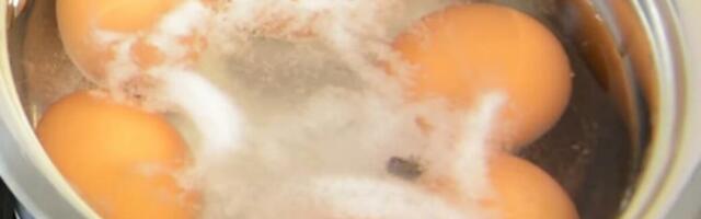 Kako se kuvaju jaja da ne popucaju? Naše bake radile su uvek ovako, evo u čemu je caka