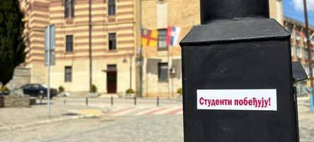 Studenti dele nalepnice i u Vranju