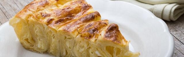 Domaća pita sa sirom koja se brzo pravi, uspeva iz prvog puta i miriše na bakinu kuhinju