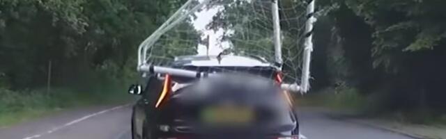 AUTOGOL Vozač kažnjen sa 200 evra: Pogledajte samo šta je prevozio na krovu automobila!