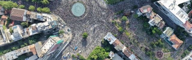 BLOKADERSKI DOGITRON SAMO DODAJE NULE! Kako N1 i Olja Bećković broje ljude na Slaviji: Progresija po svakoj emisiji, već stigli do 200.000 (VIDEO)