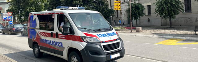 HITNA POMOĆ USMRTILA ŽENU U ČAČKU! Stravična saobraćajna nesreća: Ona prelazila ulicu van pešačkog prelaza, naletelo vozilo pod rotacijom