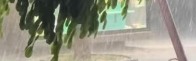 Formirala se reka na ulici! Nevreme potopilo ovaj grad, prizori kao iz apokalipse! (VIDEO)