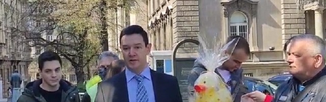"Vučiću, doniraj nezakonite poklone za lečenje bolesne dece" (VIDEO)