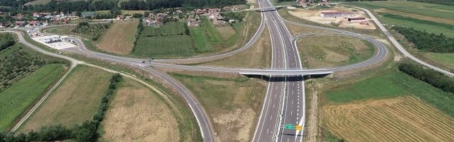 GUŽVE NA NAPLATNIM RAMPAMA,  na auto-putu u smeru ka Nišu ZATVORENA JEDNA TRAKA