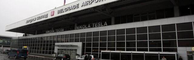 TAKSISTA PRETUKAO KOLEGU NA AERODROMU "NIKOLA TESLA"! Napadač uhapšen povređeni u Urgentnom centru
