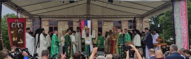 Patrijarh Porfirije služi svetu liturgiju u Gračanici povodom Vidovdana