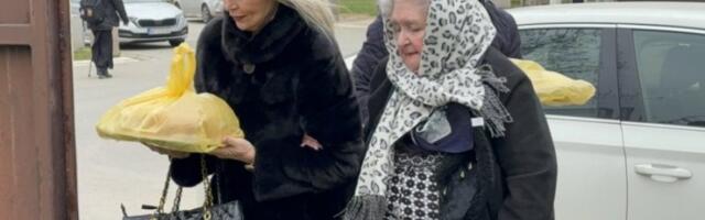 NEUTEŠNA SESTRA RAŠE POPOVIĆA STIGLA NA GROB: Tužne scene preplavile BEŽANIJSKO GROBLJE! (VIDEO)