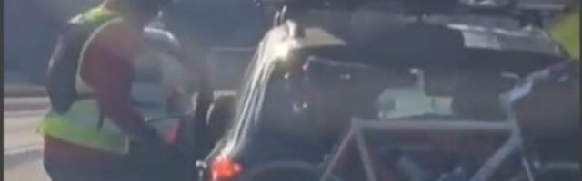 PREVARANTI NA PUTU ZA STRAZBUR: Studenti blokaderi na 3 kilometara pred slikanje se penju na bicikle (VIDEO)