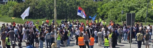 Blokade nisu gotove, do ispunjenja zahteva : Održan PROTEST studenata Ekonomskog, Pravnog i PMF-a zbog početka onlajn nastave