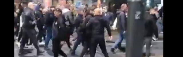 KRIK: Pristalice SNS napale Nemanju Šarovića (VIDEO)