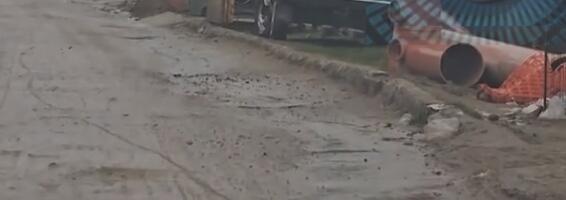 Čitaoci javljaju: U ulici Ive Andrića u Vranju Milenijum tim pre pet meseci počeo radove pa ostavio rupe