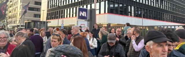 Protest ispred televizije N1 u Beogradu, EU prati dešavanja nakon smene programskog direktora