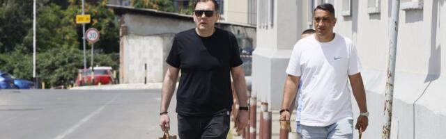 Pogledajte i sami! Ovako je Kasper izgledao dok je čekao Minu - Srbi primetili jedan detalj na našim fotkama