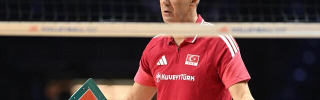 "Ne menjajte našu taktiku, bre!" Boba Kovač na srpskom završio grdnju turskih odbojkaša usred Arene /VIDEO/