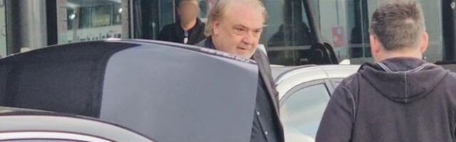 Paparaco: BOBA ŽIVOJINOVIĆ SE VRATIO U SRBIJU Uhvaćen na aerodromu dok u ležernom odelu GURA KOFER (VIDEO)