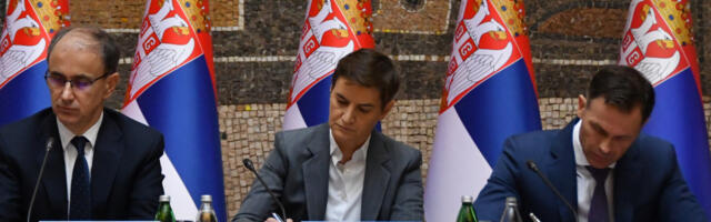 VUČIĆ NE MENJA MIŠLJENJE I STAVOVE POD PRITISKOM Brnabić odbrusila blokaderima: Tada se najviše i najjače bori, i uvek se drži date reči!