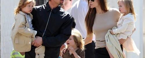 Jedini biološki sin Anđeline Džoli i Breda Pita šetao ulicom u donjem vešu: Šokirao ponašanjem, svi komentarišu jedno (FOTO)