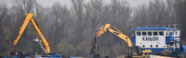 Bageri čiste dno Dunavskog rukavca: U toku velika akcija "Srbijavode"