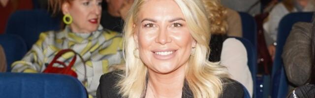 "Nas troje": Dea Đurđević se topi u zagrljaju muža (FOTO)