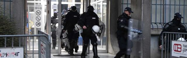 Protest naprednjaka ispred Policijske uprave u Novom Sadu