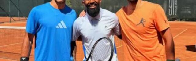 Novak se priprema za Rolan Garos: Oduševljeni Argentinac podelio fotografije posle sparinga sa Đokovićem, sa njima trenirao još jedan čuveni teniser /FOTO/