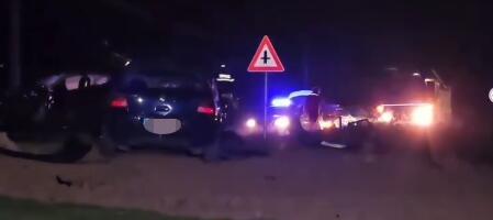 PRVI SNIMAK HORORA U BOGATIĆU: Školski drugovi poginuli u direktnom sudaru, delovi vozila svuda po putu (VIDEO)