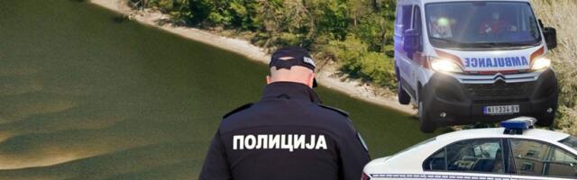 Nastradao pred sinom i ćerkom: Parkirao da se odmori i protegne noge, a onda se okliznuo pao u reku i udavio se