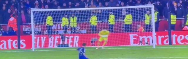 SVI MU SE SMEJU: O ovom potezu golmana Arsenala bruji čitava planeta! (VIDEO)