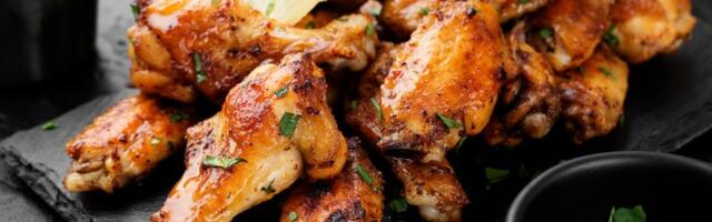 Hrskava piletina punjena šunkom! Jedan začin joj daje neverovatan ukus