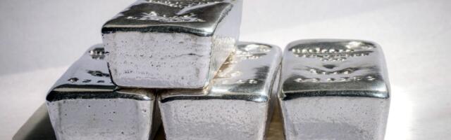 Cena srebra preskočila rekordnih 65 dolara po unci!