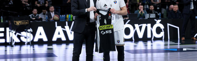 Emotivno u Areni - Avramović prvi put pred navijačima Partizana (VIDEO)