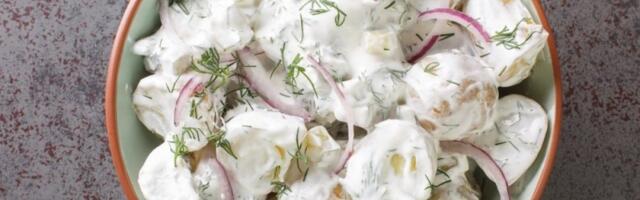 Viralni recept za krompir salatu koji je oduševio svet:  Hrskava i kremasta obara sa nogu (VIDEO)