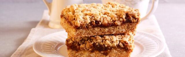 Posni kolač za džemom i orasima: Pravi se očas posla, a ukus je fantastičan