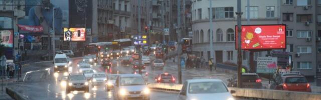 Vreme danas pretežno oblačno i hladno, slabe padavine