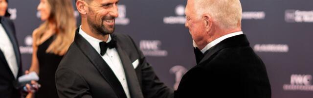 Đoković, Alkaras i Siner u zagrljaju: Nova "velika trojka" je napravila najbolju fotografiju na dodeli Laureusa /FOTO/