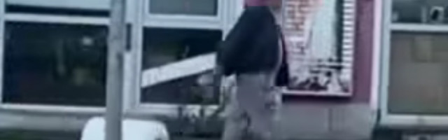 SNIMAK IZ NOVOG SADA OD KOG SU SVI PRASNULI U SMEH: Muškarac izveo bojler u šetnju (VIDEO)