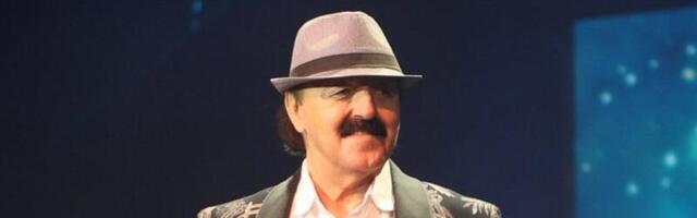 Ovo je snaja Harisa Džinovića! Kan se ne odvaja od seksi brinete (FOTO)