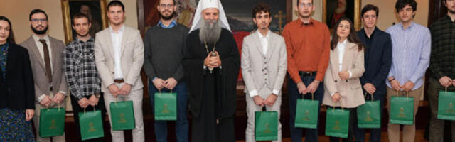 Патријарх Порфирије уручио стипендије апсолвентима УБ