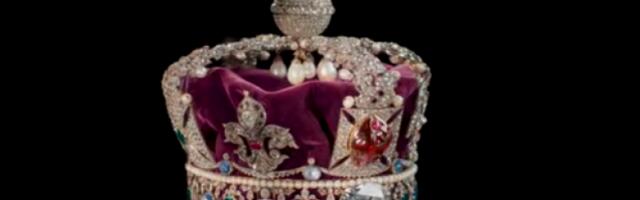 Оштећена витрина са круном Џорџа Шестог