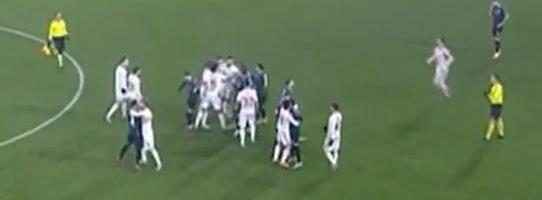 FRKA NA MEČU TSC-A I CRVENE ZVEZDE! Umalo izbila tuča, haos na terenu!