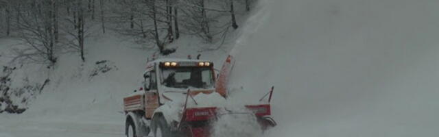 Zima stisla zube na Goliji: Putari se bore sa snežnom mećavom, mrežama kruži neverovatan video