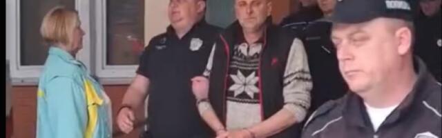 Totalni haos: Sudija Vesna Adamović udarila na policiju zbog blokadera Kokanovića