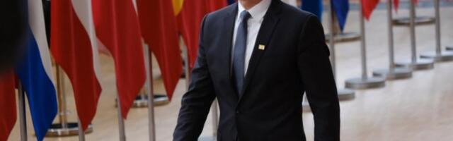 PREMIJER PODNOSI OSTAVKU ZBOG KORUPCIJE? Poslao dve sporne SMS poruke ministarki, sad ga građani gledaju "ispod oka"